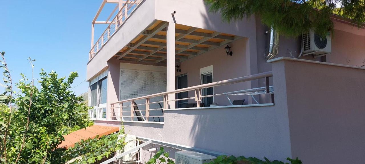 Guesthouse Eirini Porto Germeno Exteriör bild